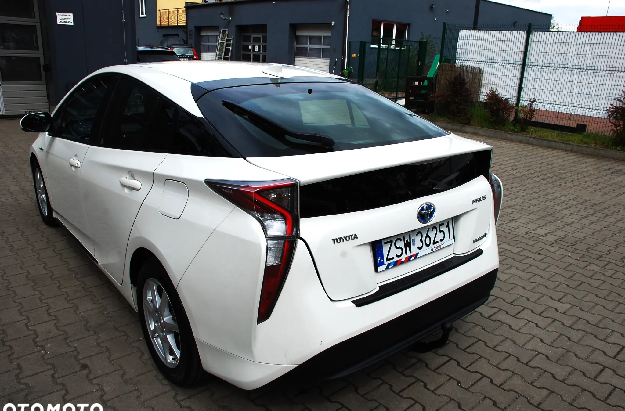 Toyota Prius cena 69820 przebieg: 153000, rok produkcji 2017 z Gołańcz małe 326